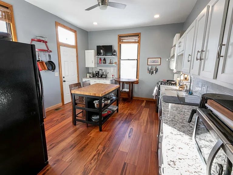 1241 Bates Ave — Photo 4