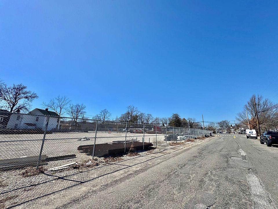 1st image of 561 N Broadway