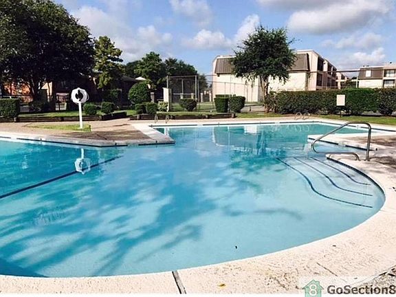 2nd image of 206 Plaza Verde Dr APT E17