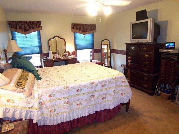 5th image of 106 Heather Hill Dr