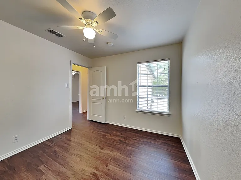 6702 Sandy Point Dr — Photo 16