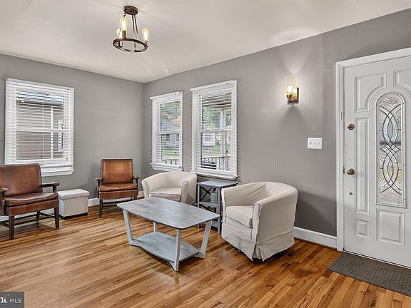 4th image of 8214 W End Dr