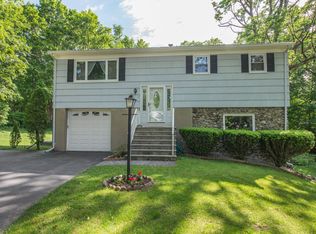 122 Star Lake Rd, Bloomingdale, NJ 07403
