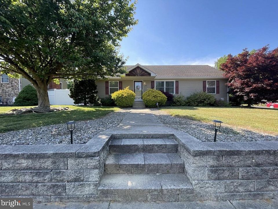 1st image of 141 Lincoln Dr