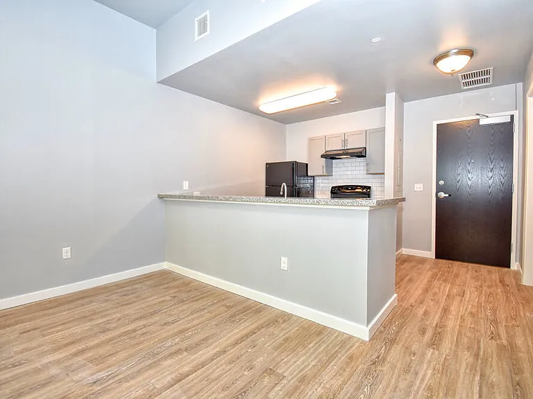 2208 Cypress St — Photo 7