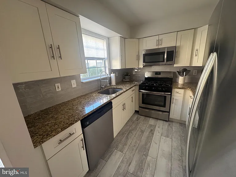 1003 Woodview Ct — Photo 7