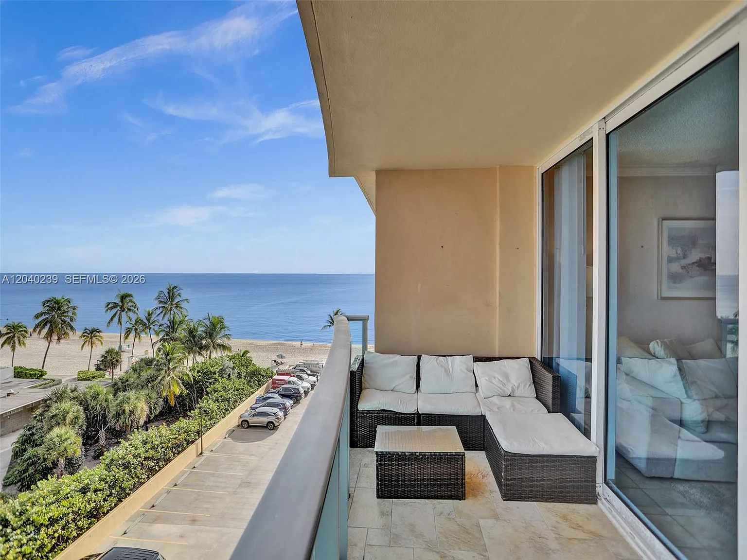 Wave Condo — Photo 1