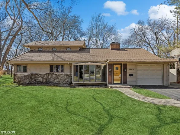 3129 Sprucewood Rd, Wilmette, IL 60091
