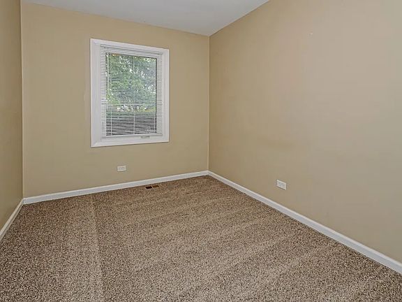 3rd image of 537 Burr Oak Dr