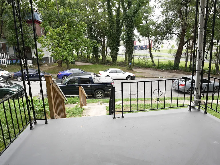 2910 Hilldale Ave — Photo 2
