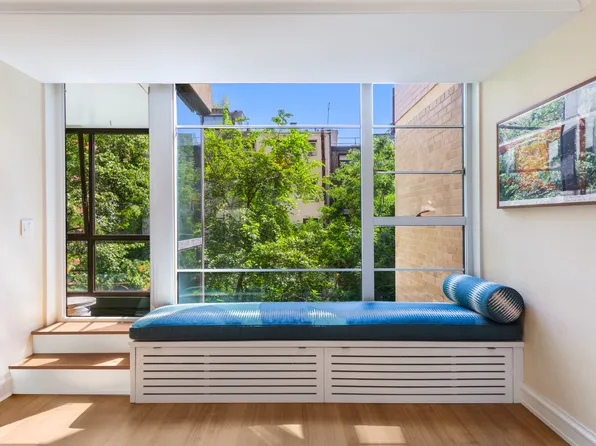 37 West 12th Street image 1 of 21