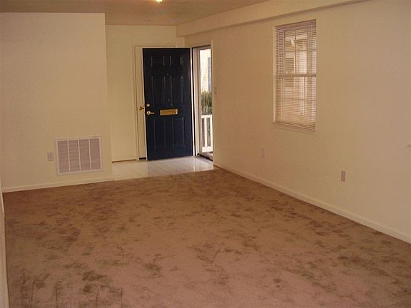 4th image of 423 Norfolk Crossing Ave
