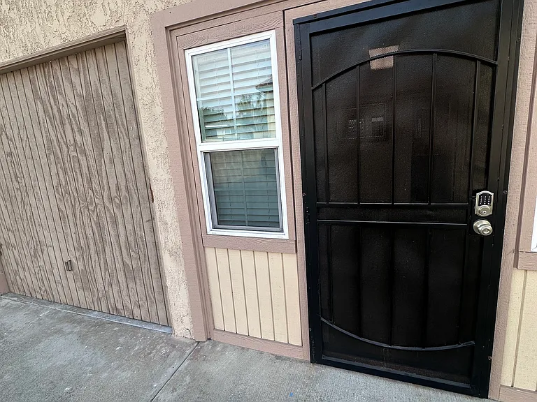Palin Cir — Photo 4