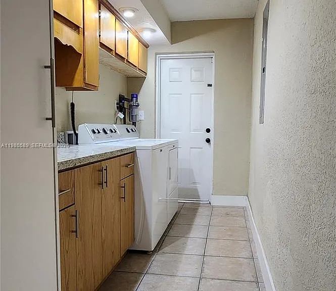 880 E 26th St — Photo 12