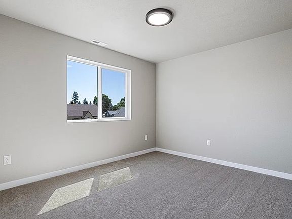4th image of 921 E Everett Ave