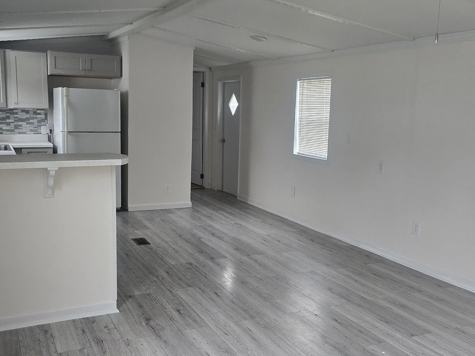 3 bed, 980 sqft, $1,200 — Photo 3