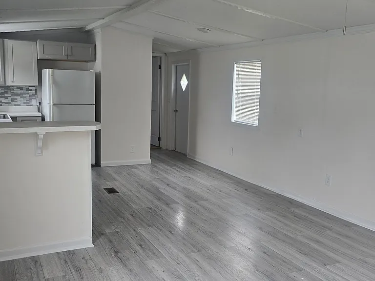 101 Hudson Ln #10 — Photo 3
