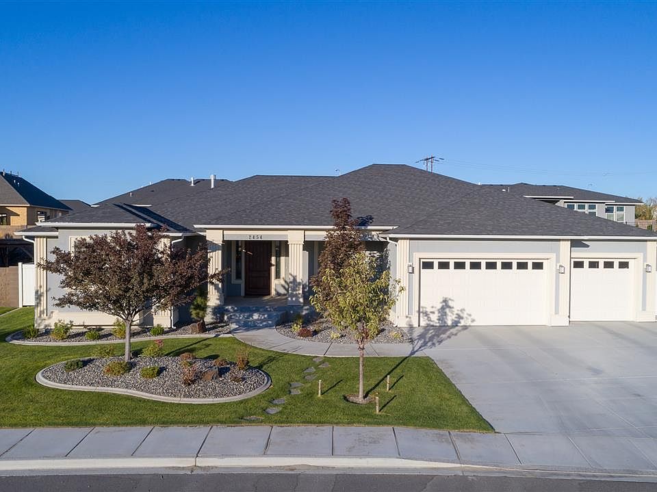 1st image of 2454 Woods Dr