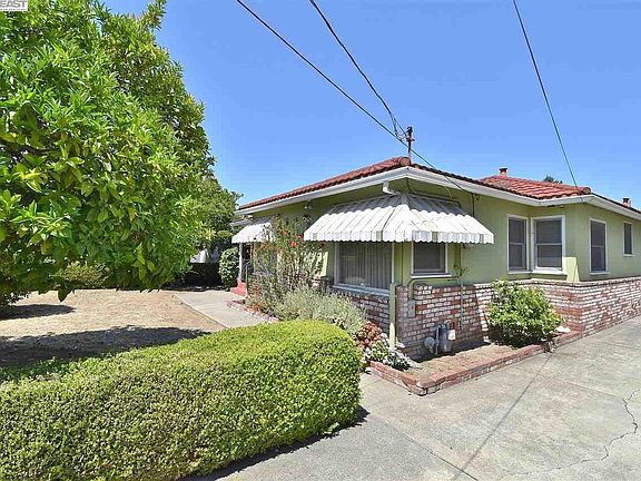 3rd image of 584 Willow Ave