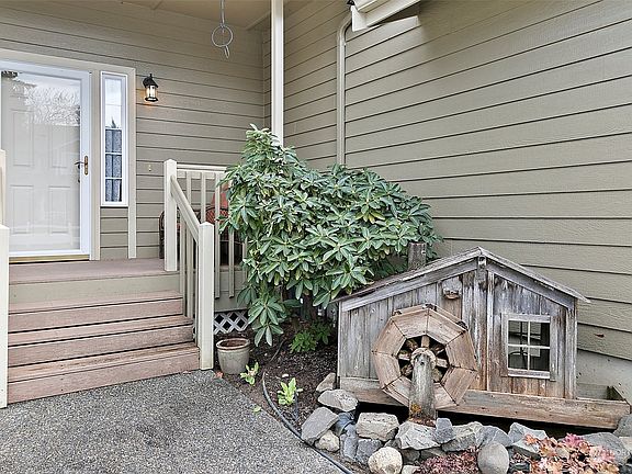 2nd image of 11807 209th Avenue Ct E