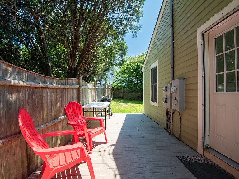 393 Aquidneck Ave — Photo 13