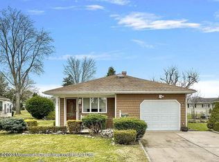 17 Martinique Dr, Toms River, NJ 08757