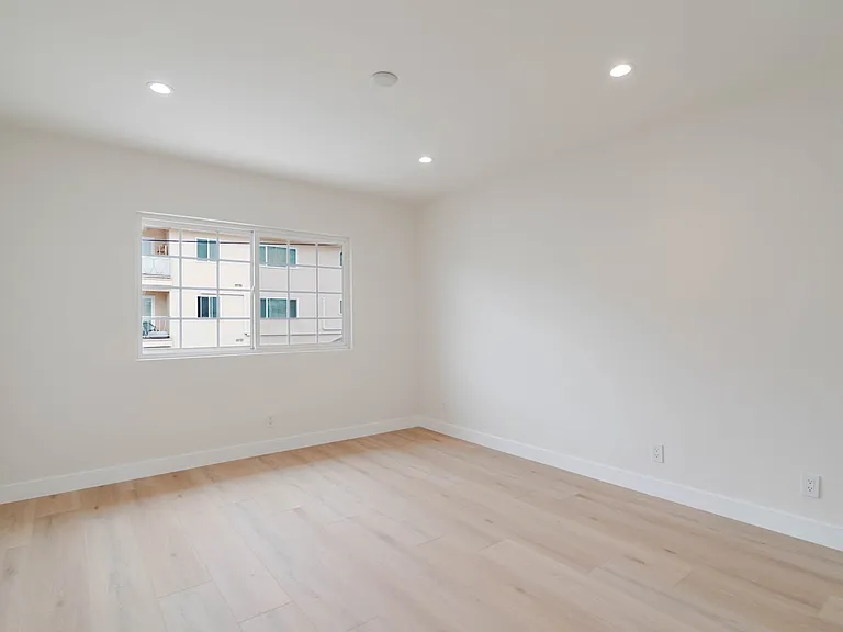 323 N Louise St #F — Photo 12