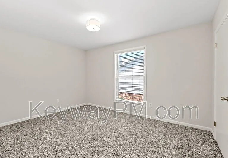 1030 Carriage Dr #D — Photo 13