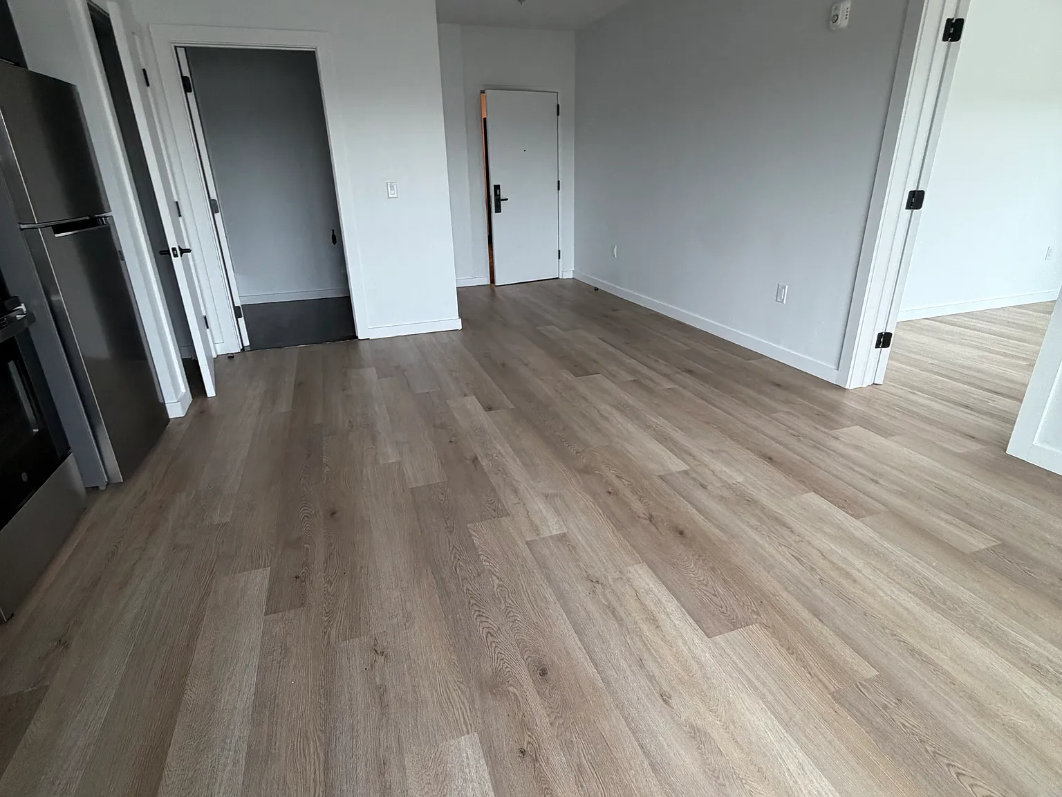 1 bed, 600 sqft, $2,400 — Photo 3