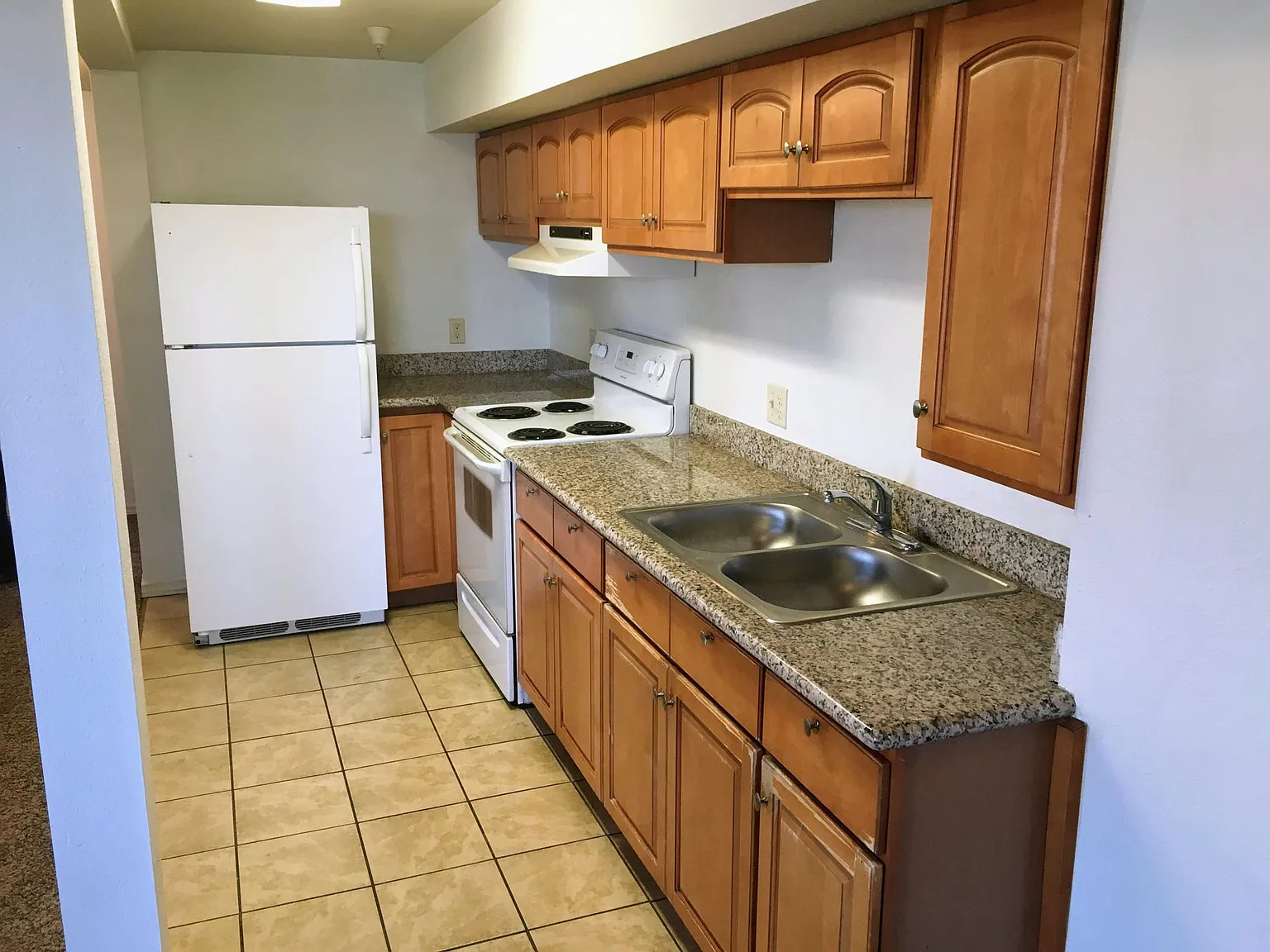 2 bed, 600 sqft, $995 — Photo 2