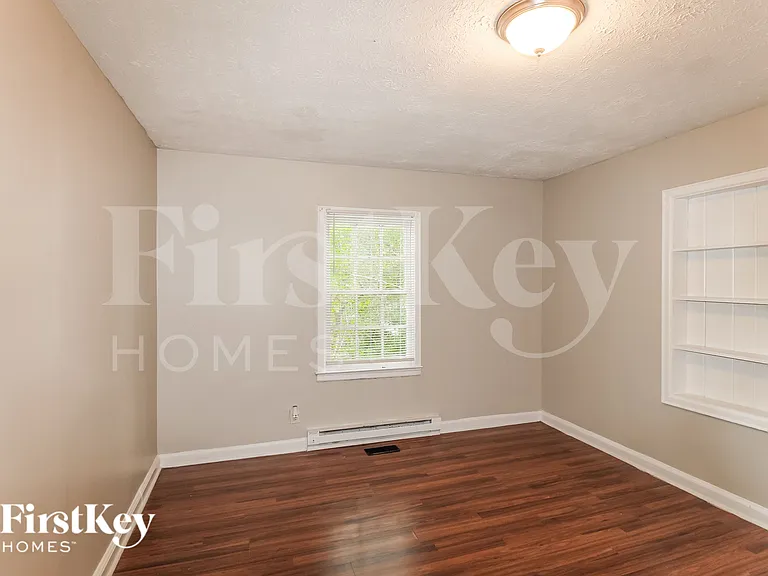 1823 Lee St — Photo 11