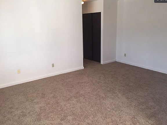 4th image of 480 Merriman Dr APT 3