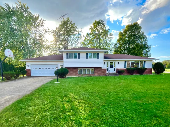 1005 N Dover Ct, Milford, IL 60953