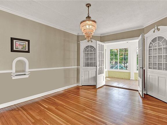 5th image of 7 E Westfield Blvd