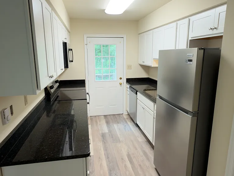 303 Green St #2 — Photo 15