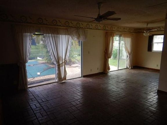 4th image of 2413 NW 98th Ter