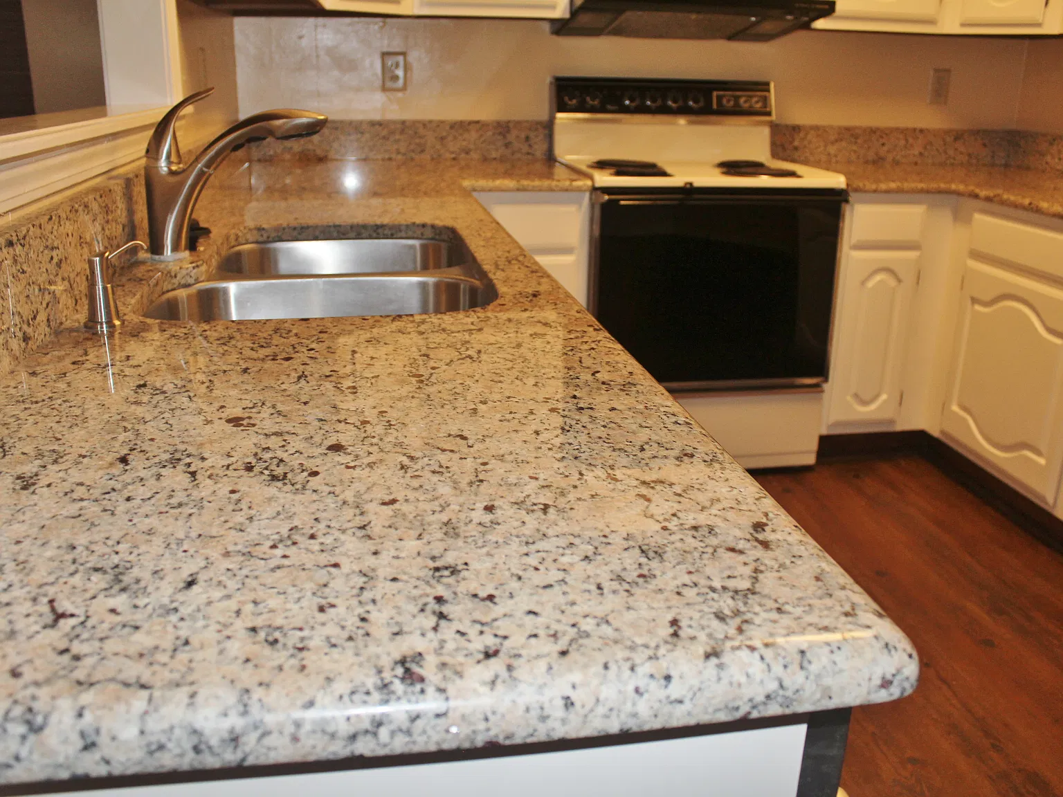 3 bed, 1444 sqft, $2,495 — Photo 3