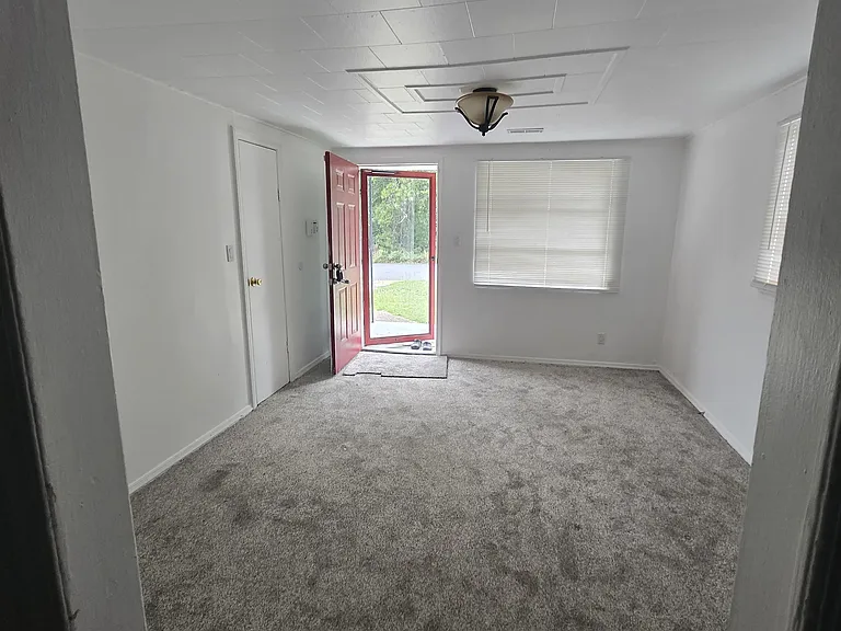 2222 Edgar St — Photo 2