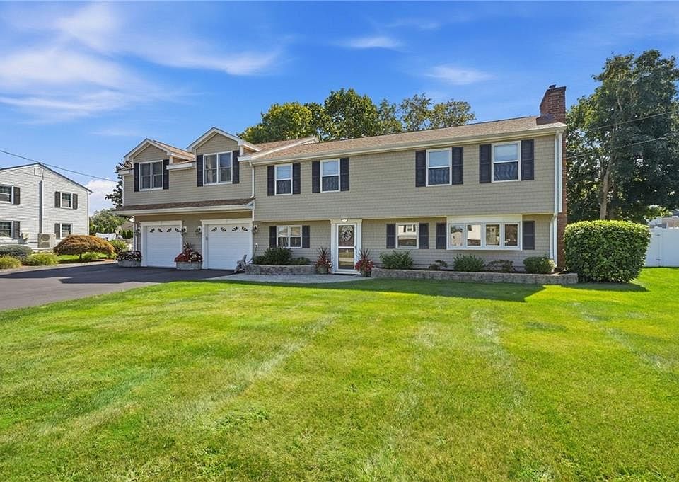 1st image of 4 Roosevelt Dr