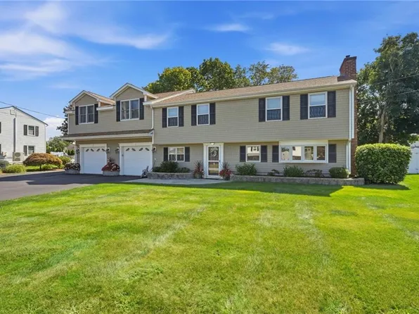 4 Roosevelt Dr, Bristol, RI 02809