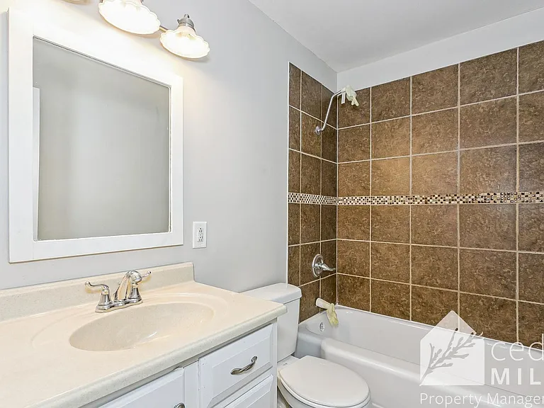 2134 W 35th St S — Photo 11