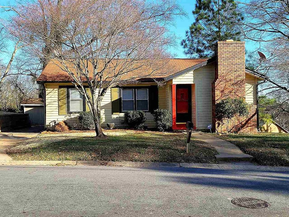 1st image of 130 Woods Dr NE