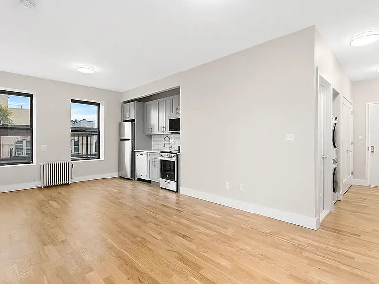 369 7th Ave #2C — Photo 1