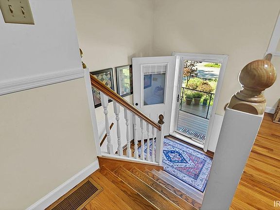5th image of 2213 S Sussex Dr