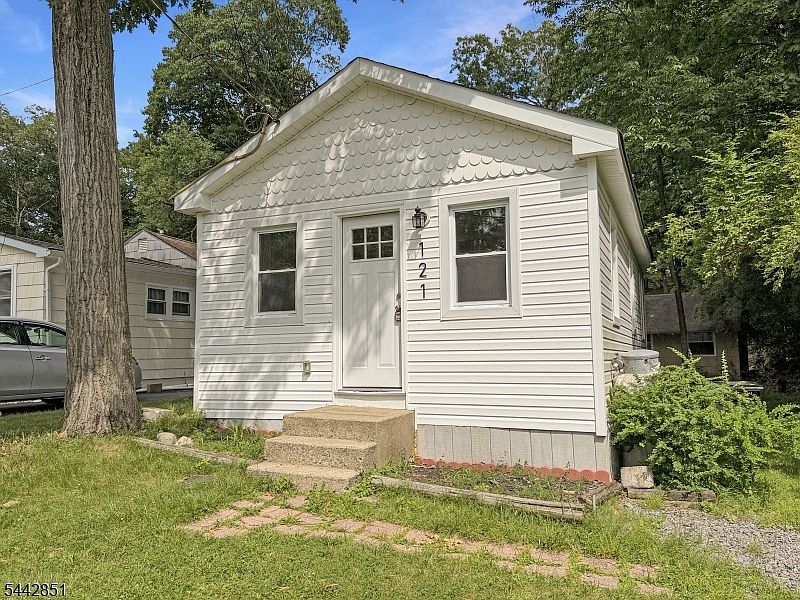 1st image of 121 Dartmouth Trl