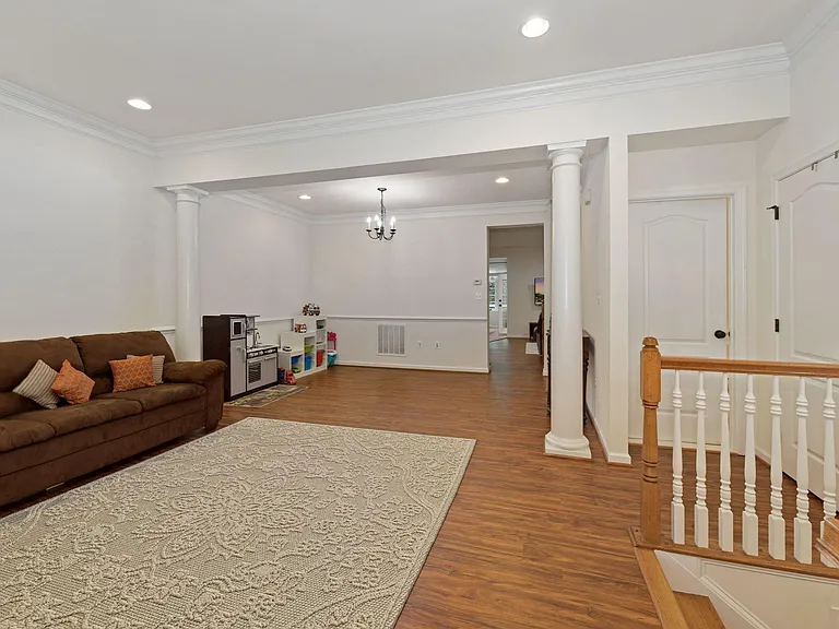 43241 Mitcham Sq — Photo 4