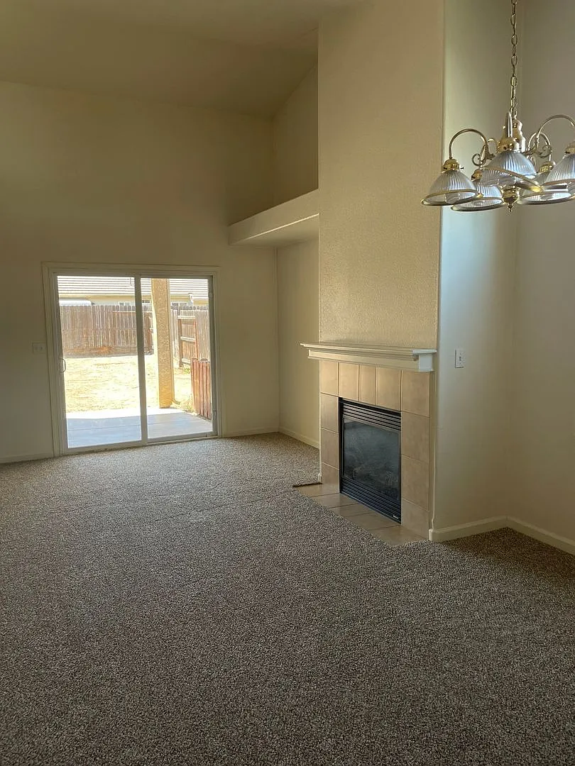 Coming Soon 3-Bedroom, 2-Bathroom Home for Rent — Photo 4