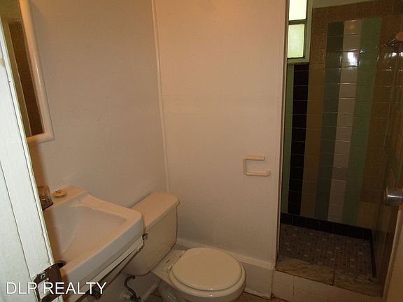 4th image of 279 S Washington St #A