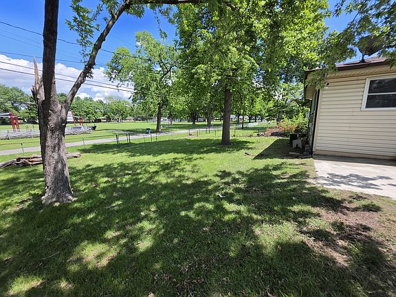 4th image of 809 Lightwood Dr #4