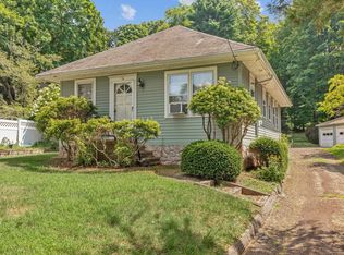 14 Dennison Ln, Essex, CT 06426